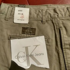 Mens Calvin Klein pleated plain botton khaki pants